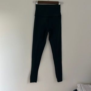 Women’s Small Beyond Yoga evergreen leggings